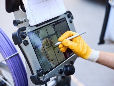 Monitor Canal Control Rohrsanierung zur Leitungsinspekton im Hausnanschlussbereich
