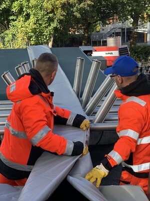 Mitarbeiter bei der Kanalsanierung